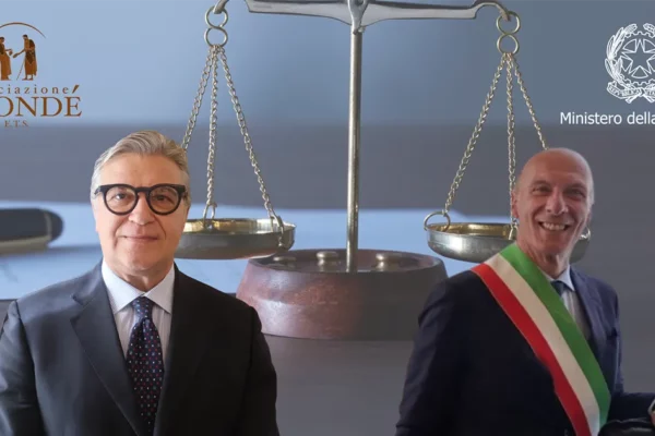 Grafica con bilancia e due figure istituzionali